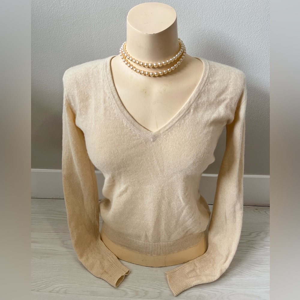Michael Kors Cashmere Cream V-Neck Long Sleeve Sweater size small